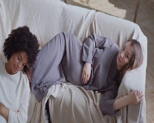 试管移植后月经疼怎么回事，试管移植后来月经腹部疼是怎么回事~代怀孕产子